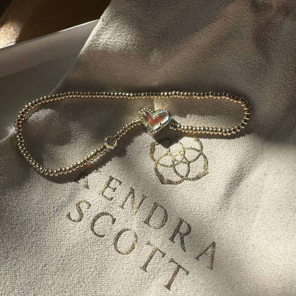 Stretchy gold Kendra Scott bracelet